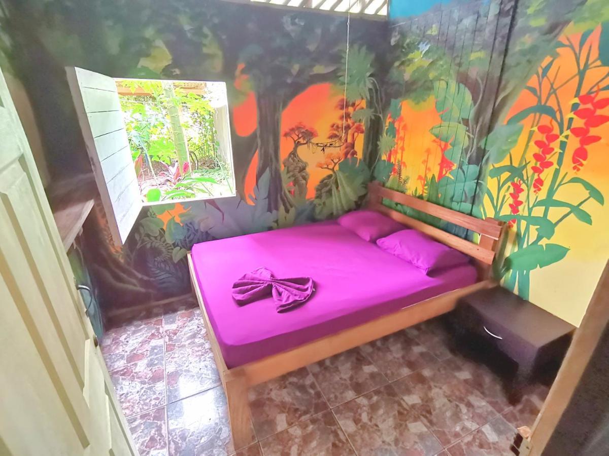 Oasis Vandrehjem Puerto Viejo de Talamanca Eksteriør billede